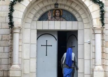 Số phận hàng trăm người bị mắc kẹt trong một nhà thờ Công giáo ở Gaza