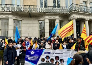 London: Người Việt biểu tình đòi tự do dân chủ, nhân quyền trước đại sứ quán Việt Nam