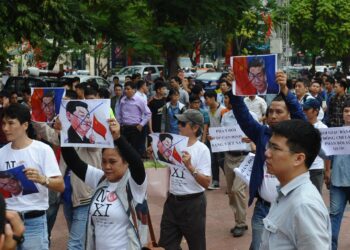 Có thật từ bỏ tư duy, ‘không quản được thì cấm’?